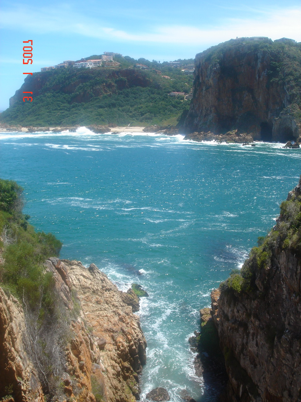 The rocky entrance to the Knysna Lagoon